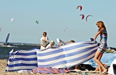 Plaża za parawanem, czyli nadbałtycki trend wśród plażowiczów