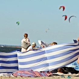 Plaża za parawanem, czyli nadbałtycki trend wśród plażowiczów